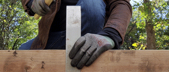 Short animation of a person installing a 2xEDGE staple with a mallet